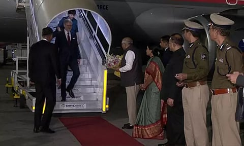 குஜராத் உச்சிமாநாடு: இந்தியா வந்த செக் குடியரசு பிரதமருக்கு உற்சாக வரவேற்பு