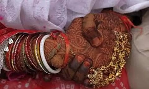 கோவிலில் திருமணம் செய்துகொண்ட லெஸ்பியன் ஜோடி..!!