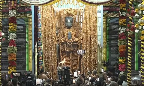 அனுமன் ஜெயந்தி விழா: 1,00,008 வடை மாலையில் பக்தர்களுக்கு காட்சியளிக்கும் நாமக்கல் ஆஞ்சநேயர்..!