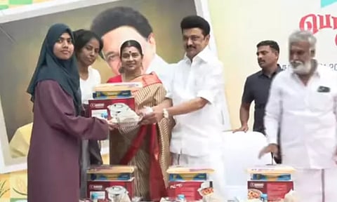 கொளத்தூர் தொகுதியில் பொங்கல் கொண்டாடிய முதல்-அமைச்சர் மு.க.ஸ்டாலின்...!