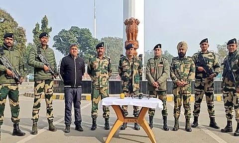 போதைப்பொருளுடன் இந்திய எல்லைக்குள் அத்துமீறி நுழைந்த டிரோன் - கைப்பற்றிய பி.எஸ்.எப் படை