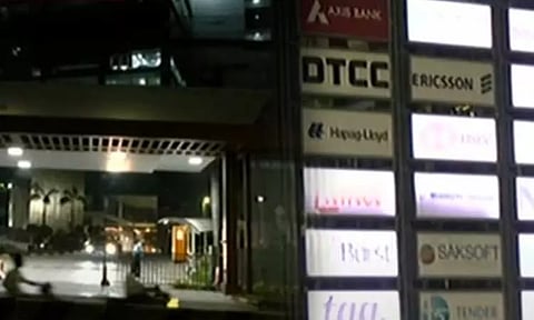 சென்னையில் உள்ள தனியார் வங்கியில் ஏ.சியில் இருந்து விஷவாயு கசிவு - 13 ஊழியர்கள் மயக்கம்