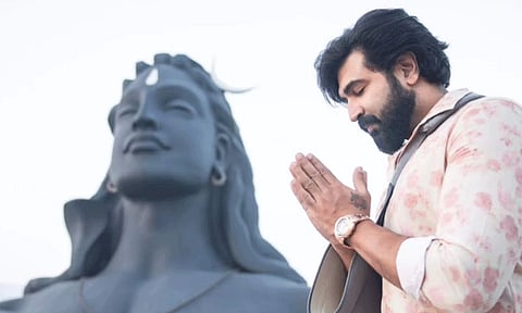 'அச்சம் என்பது இல்லையே' படத்திற்கு நல்ல வரவேற்பு... ஈஷா ஆதியோகியை தரிசித்த படக்குழு...!