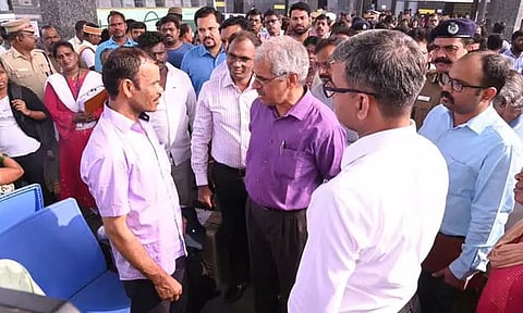 கிளாம்பாக்கம் பேருந்து நிலையத்தில் தலைமைச் செயலாளர் சிவ் தாஸ் மீனா ஆய்வு