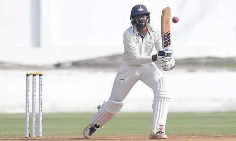 ரஞ்சி கிரிக்கெட்டில் திரிபுராவுக்கு எதிரான ஆட்டத்தில் தமிழக அணி 122 ரன் சேர்ப்பு