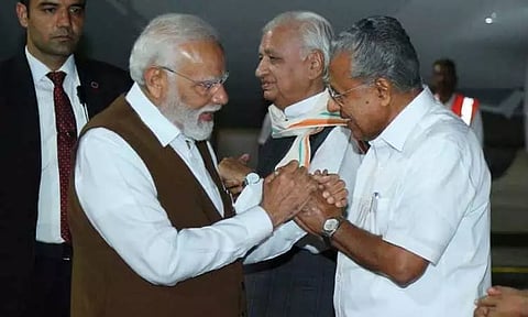 பிரதமர் மோடி கொச்சி வருகை - கேரள முதல்-மந்திரி பினராயி விஜயன் வரவேற்பு