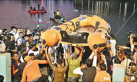 குஜராத் படகு விபத்து தொடர்பாக 18 பேர் மீது வழக்குப்பதிவு