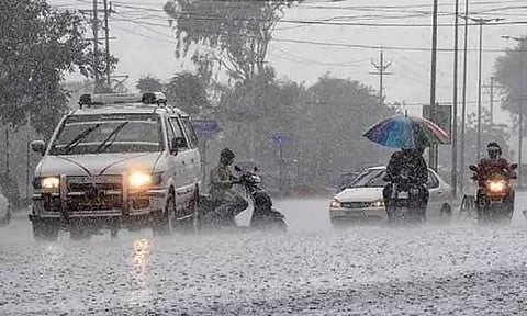 தமிழகத்தில் 2 நாட்களுக்கு மிதமான மழைக்கு வாய்ப்பு - வானிலை ஆய்வு மையம்