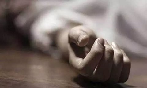 அரசு பள்ளி சத்துணவு பெண் ஊழியர் கட்டையால் தாக்கி கொலை