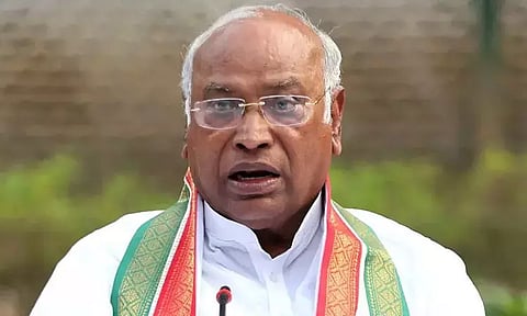 ராகுல்காந்தி யாத்திரை மீது தாக்குதல்: பா.ஜனதா அரசின் மிரட்டலுக்கு அஞ்சமாட்டோம் - மல்லிகார்ஜுன கார்கே