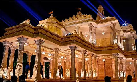 நாளை கும்பாபிஷேகம்: வண்ண விளக்குகளால் மிளிரும் அயோத்தி.. கொண்டாடும் மக்கள்