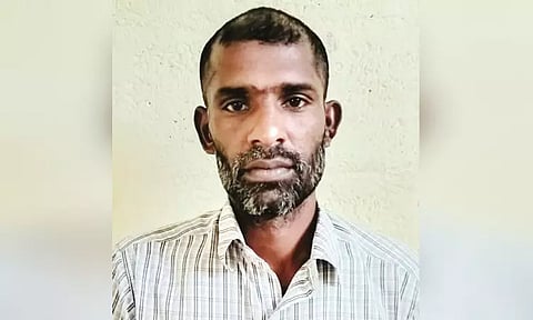 வேறு நபர்களுடன் பேசியதால் ஆத்திரம்: கள்ளக்காதலியை 14 முறை கத்தியால் குத்திக்கொன்ற விவசாயி