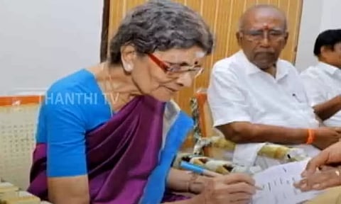 மதுரை மீனாட்சியம்மன் கோவில் அறங்காவலர் குழு தலைவர் பதவி - அமைச்சர் பழனிவேல் தியாகராஜனின் தாயார் தேர்வு