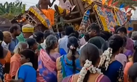 ஈரோடு அருகே தைப்பூச திருவிழாவில் திடீரென கவிழ்ந்த தேர்.. அலறியடித்து ஓடிய பக்தர்கள்