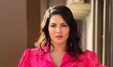 என்னை இன்னும் ஆபாச பட நடிகையாகவே பார்கிறார்கள் - வருத்தத்தில் சன்னி லியோன்