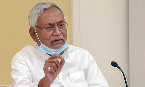 முதல்-மந்திரி பதவியை இன்று ராஜினாமா செய்கிறார் நிதிஷ் குமார்? பீகார் அரசியலில் நீடிக்கும் பரபரப்பு