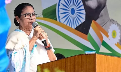 தேர்தலில் வாக்களிக்காவிட்டால்...மக்களை மிரட்டுகிறது பா.ஜ.க. - மம்தா பானர்ஜி தாக்கு