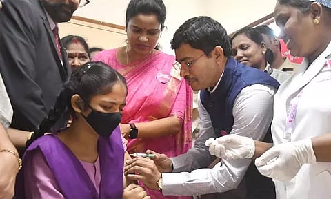 பெண் குழந்தைகளுக்கு கர்ப்பப்பை புற்றுநோயை தடுப்பதற்கான தடுப்பூசி - நிர்மலா சீதாராமன்