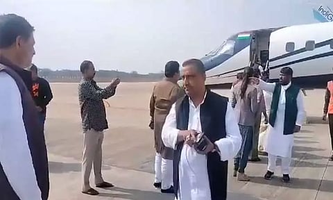 ஜார்க்கண்ட்: புதிய முதல்-மந்திரி சம்பாய் சோரன் பதவியேற்றபின் ஐதராபாத் செல்லத்தயாரான எம்.எல்.ஏ.க்கள்