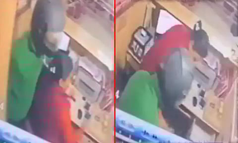 உ.பி.: அரிவாள் முனையில் வங்கி கொள்ளை; அதிர்ச்சி வீடியோ வெளியீடு