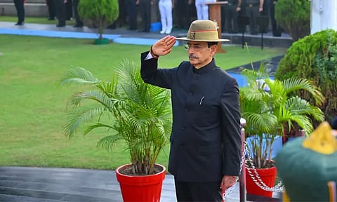 டெல்லி புறப்பட்டார் கவர்னர் ஆர்.என்.ரவி - உள்துறை மந்திரி அமித்ஷாவை சந்திக்கிறார்