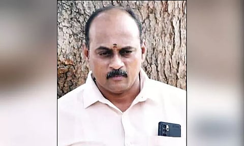 பெண்களிடம் நகை பறிப்பு: போலீஸ் ஏட்டு பணியிடை நீக்கம்