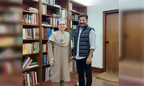 நாடாளுமன்ற தேர்தலில் சோனியா காந்தி தெலுங்கானாவில் போட்டியிட வேண்டும் - ரேவந்த் ரெட்டி வலியுறுத்தல்