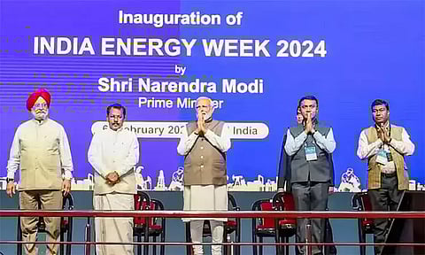 எரிசக்தி துறையில் அடுத்த 6 ஆண்டுகளில் 67 பில்லியன் டாலர் முதலீடு - பிரதமர் மோடி பேச்சு