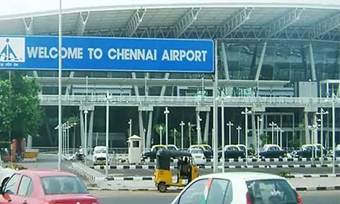 சென்னை விமான நிலையத்தில் ரூ.2.33 கோடி மதிப்புள்ள வைரக்கற்கள் பறிமுதல்