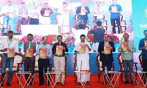 கணித்தமிழ் மாநாடு நிறைவு விழா: மாநாட்டு மலரை வெளியிட்டார் அமைச்சர் பழனிவேல் தியாகராஜன்