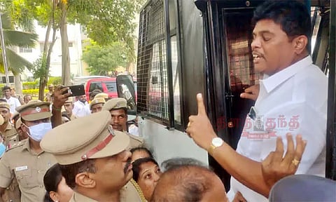 மோசடியில் ஈடுபடுவதாக புகார்: தனியார் நிறுவன அப்ளிகேஷன் முடக்கம்