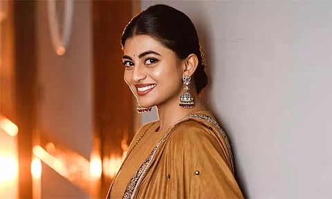 கயல் ஆனந்தி நடித்துள்ள 'மங்கை' படத்தின் முதல் பாடல் வெளியானது