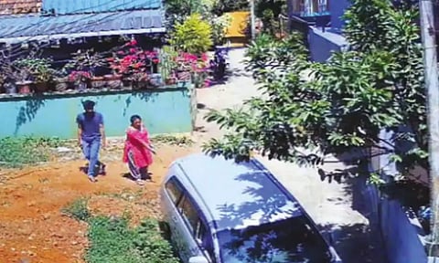 கூகுள் மேப்பை பார்த்து டிரைவிங்.. கூடலூரில் குடியிருப்பு பகுதிக்குள் புகுந்த கார்