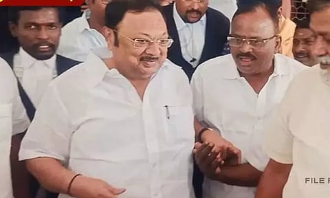 வட்டாட்சியரை தாக்கியதாக தொடரப்பட்ட வழக்கில் மு.க.அழகிரி விடுதலை