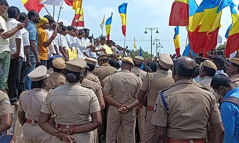 வள்ளலார் சர்வதேச மையத்தை அமைக்க எதிர்ப்பு: பாமக போராட்டம்- போலீஸ் குவிப்பு