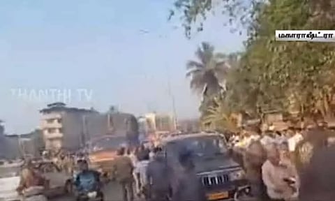 மராட்டிய மாநிலம்: பா.ஜ.க. முன்னாள் எம்.பி.யின் கார் மீது கல்வீசி தாக்குதல்