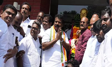 தமிழ்நாடு காங்கிரஸ் தலைவர் செல்வப்பெருந்தகை, அம்பேத்கர் சிலைக்கு மாலை அணிவித்து மரியாதை