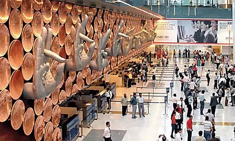 எல்லாம் ஒரு விளம்பரத்துக்காக... டெல்லி விமான நிலையத்திற்கு வெடிகுண்டு புரளி விடுத்த வாலிபர்