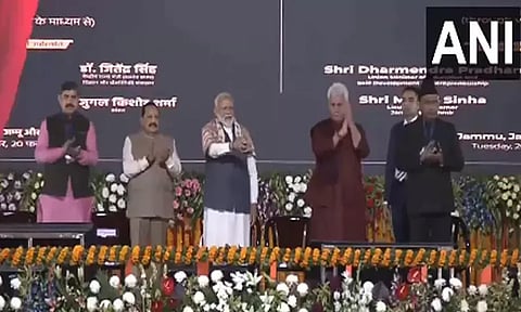 ஜம்முவில் ரூ.32 ஆயிரம் கோடி மதிப்பிலான திட்டப்பணிகளுக்கு அடிக்கல் நாட்டினார் பிரதமர் மோடி