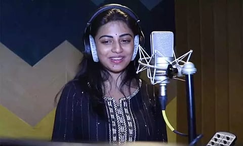 கயல் ஆனந்தி நடித்துள்ள 'மங்கை' படத்தின் இரண்டாவது பாடல் வெளியானது