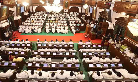 தமிழக சட்டசபையில் ஒரே நாளில் 13 மசோதாக்கள் நிறைவேற்றம்