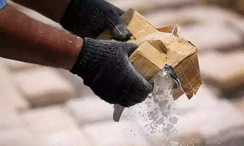 மீன்பிடி படகு மூலம் கடத்த முயன்ற ஹெராயின் போதைப்பொருள் பறிமுதல் - 9 பேர் கைது