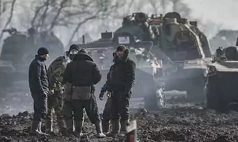 ரஷிய ராணுவத்தில் சேர்ந்த இந்தியர்கள்; உக்ரைன் போரில் இருந்து விலகியிருக்க இந்தியா அறிவுறுத்தல்