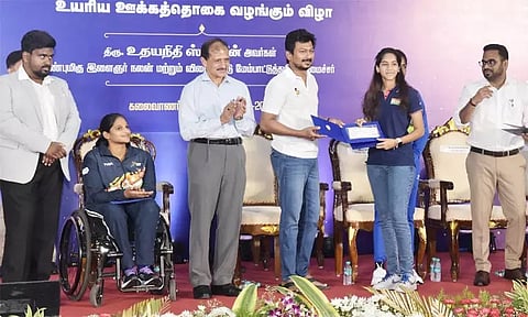 4 வீராங்கனைகளுக்கு அரசுப் பணி நியமன ஆணை வழங்கினார் - அமைச்சர் உதயநிதி ஸ்டாலின்