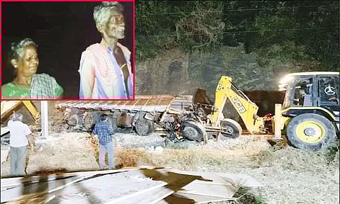 தண்டவாளத்தில் கவிழ்ந்து கிடந்த லாரி: 'டார்ச் லைட்' அடித்து ரெயிலை நிறுத்திய தம்பதிக்கு குவியும் பாராட்டு