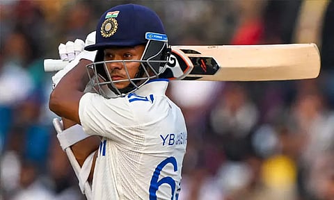 4-வது டெஸ்ட்: ரோகித் அரை சதம்; வெற்றியை நெருங்கிய இந்தியா