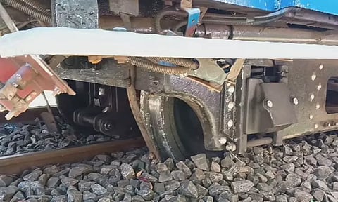 எருமைகள் மீது ஊட்டி மலை ரெயில் மோதி விபத்து