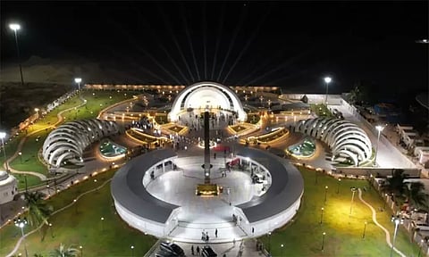 கருணாநிதி நினைவிடத்தில் உள்ள சிறப்பு அம்சங்கள் என்னென்ன?