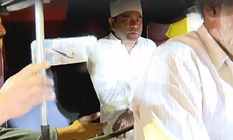 ஆடி காரில் வந்து ஆட்டோவில் கிளம்பிய இசையமைப்பாளர் ஏ.ஆர்.ரகுமான்