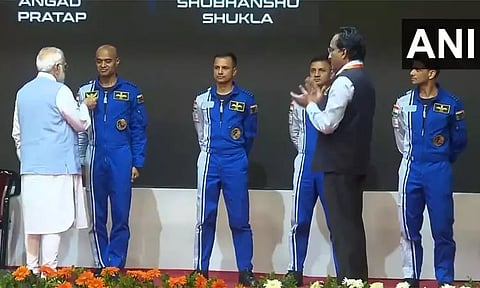 விண்வெளி செல்லும் வீரர்களின் பெயர்களை அறிவித்தார் பிரதமர் மோடி